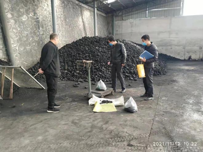 雞川鎮市場監管所開展煤質抽檢行動 全面強化煤炭質量監管